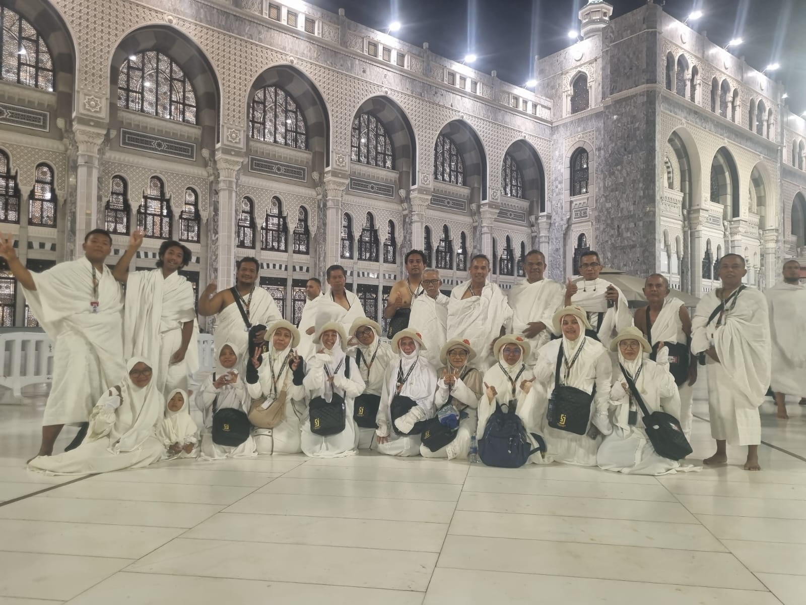 Momen Bersama Pasca Pelaksanaan Umroh Wajib